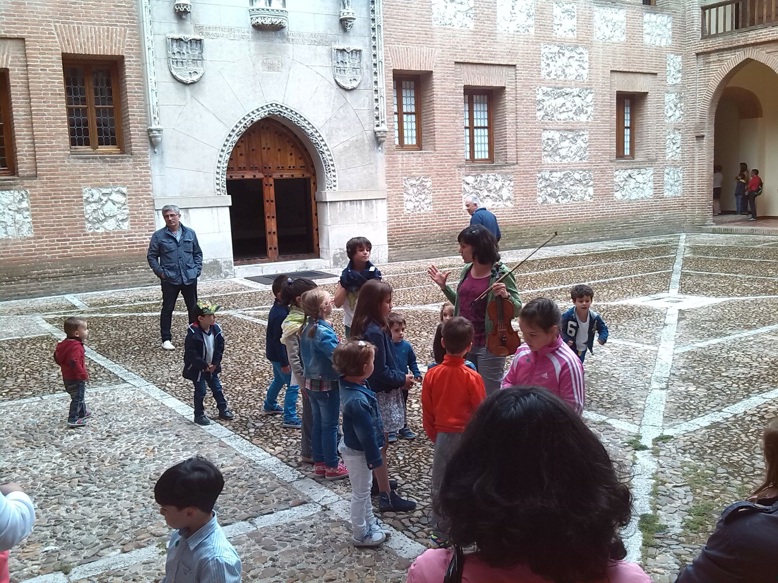 CUENTACUENTOS EL VIOLIN MAGICO DE CATALINA (2)